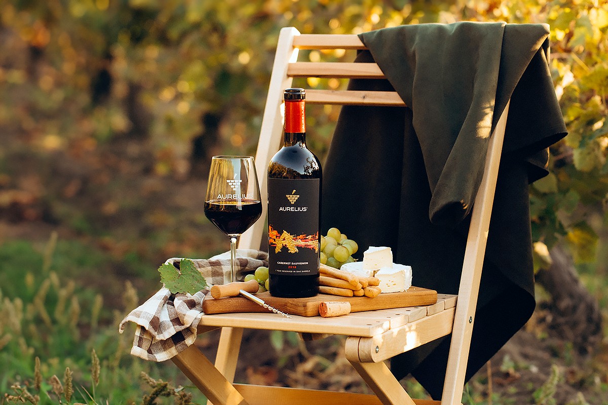 Vinul perfect pentru picnic: ce alegem și de ce?