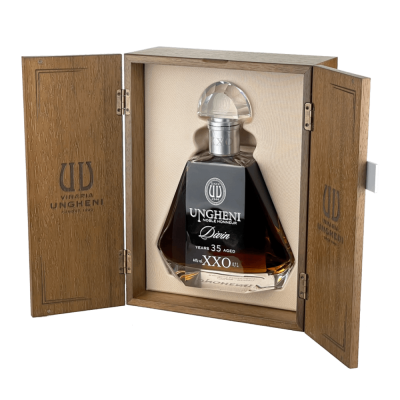 Divin Ungheni 35 ani st. Crystal in cutie suv. 0,7 l - winetime.md